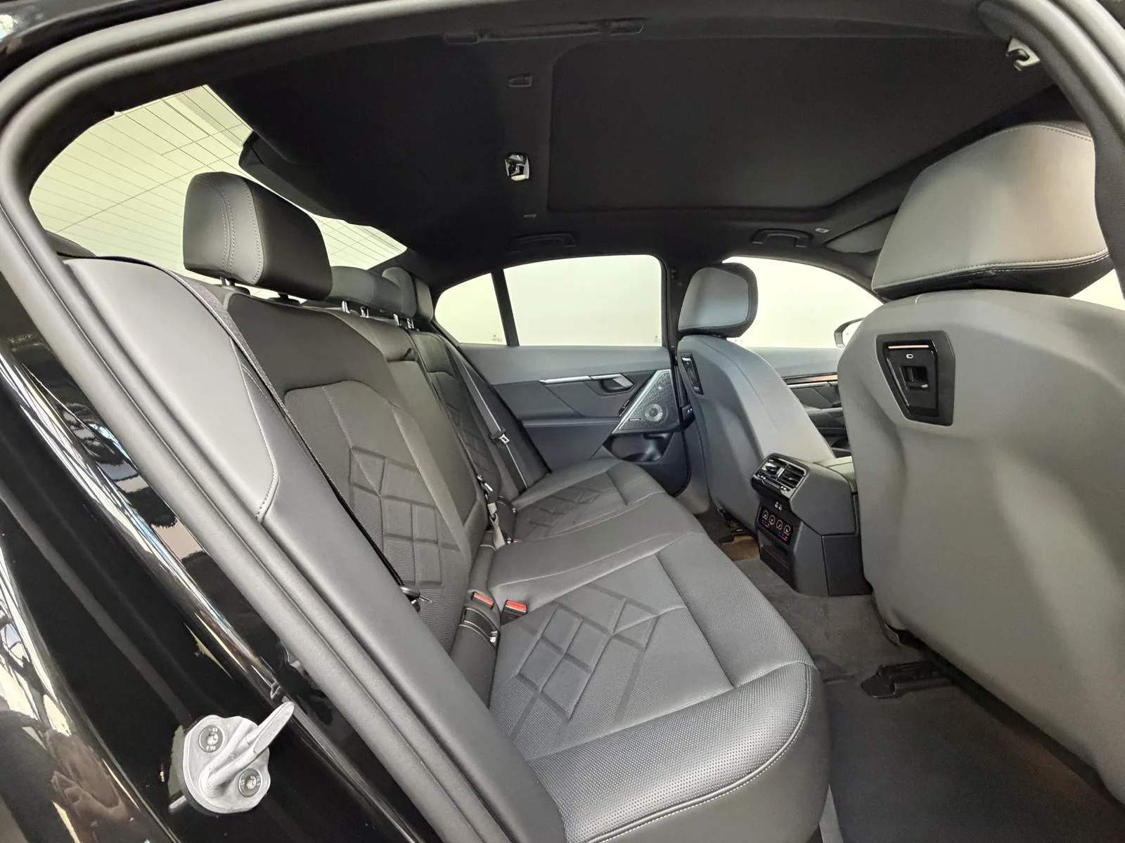 2026 BMW 550e M Sport Pro, 27/30