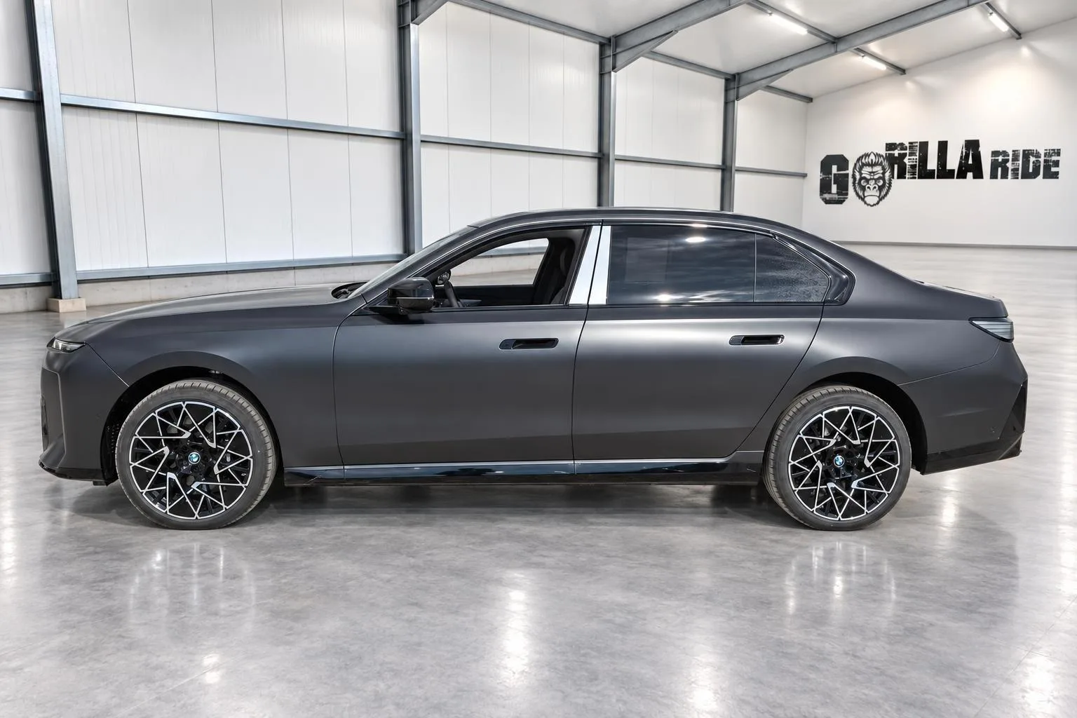 2026 BMW 740 xDrive M Sport Pro, 3/5