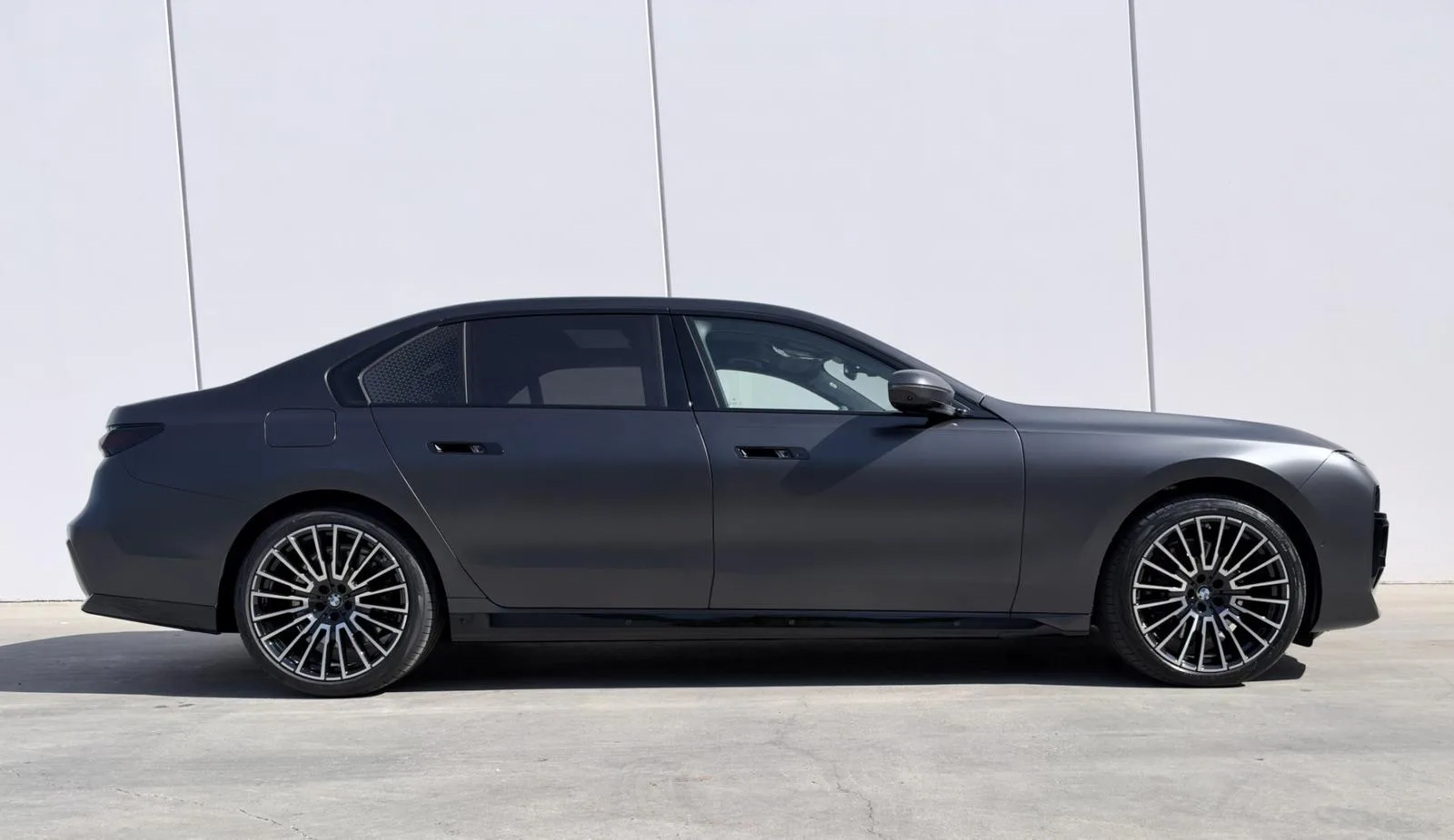 2026 BMW 740d xDrive M Sport Pro, 5/30