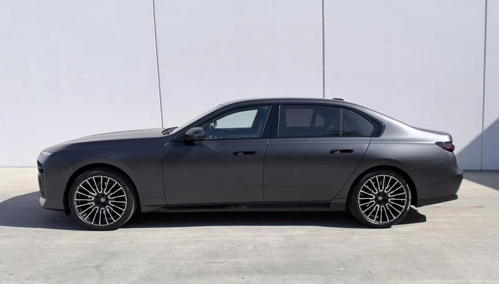 2026 BMW 740d xDrive M Sport Pro, 7/30
