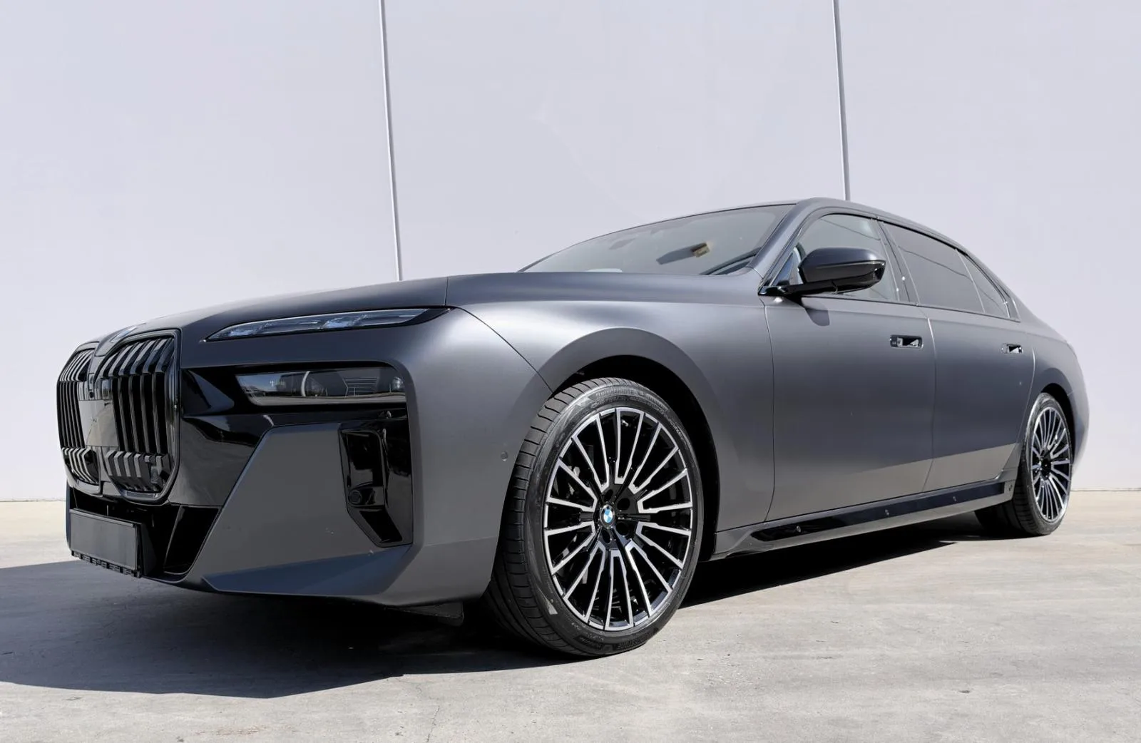2026 BMW 740d xDrive M Sport Pro, 8/30
