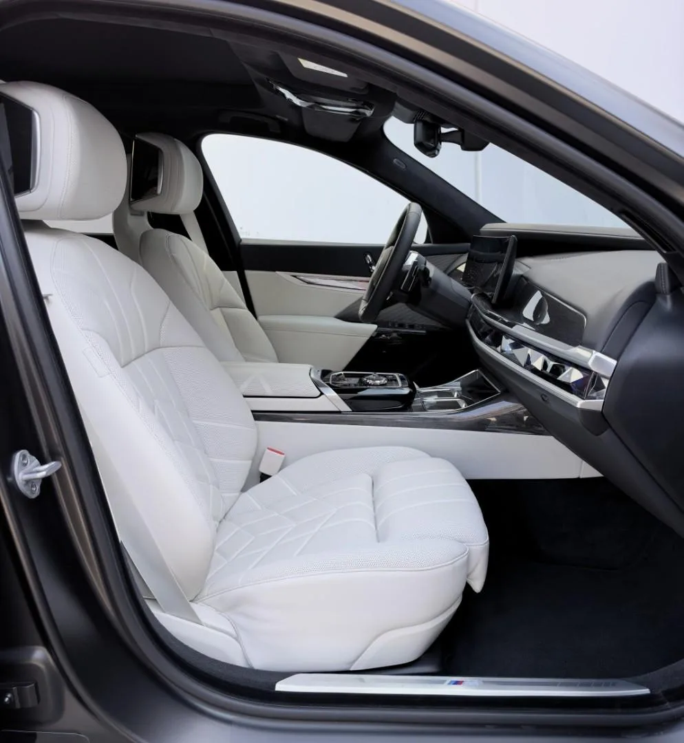 2026 BMW 740d xDrive M Sport Pro, 18/30