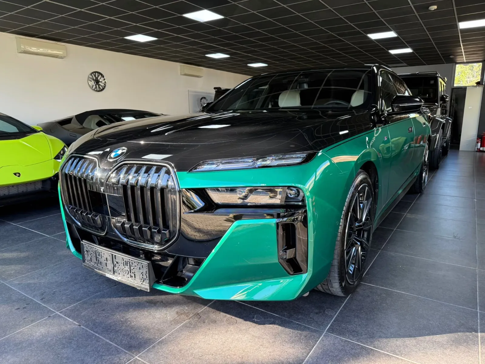 2026 BMW 740d xDrive proposée par un concessionnaire spécialisé à Bratislava, Slovaquie, photo principale