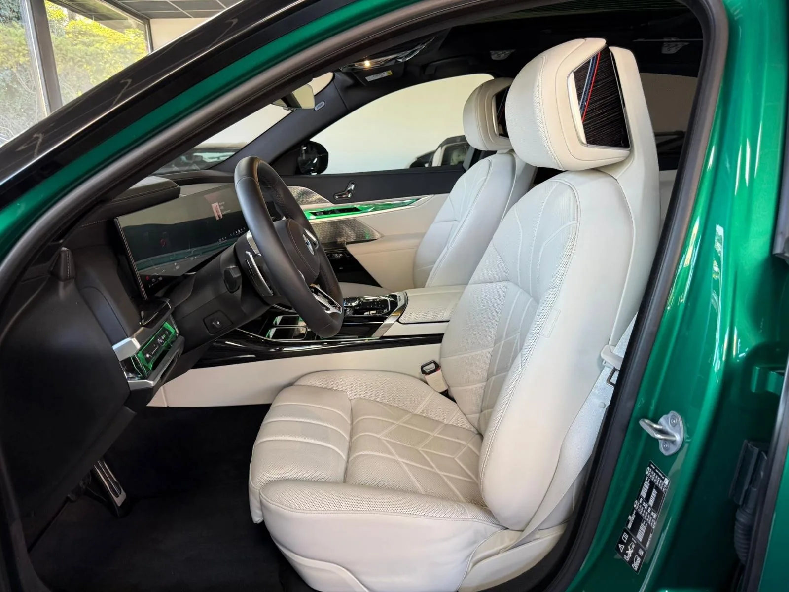 2026 BMW 740d xDrive, 9/25