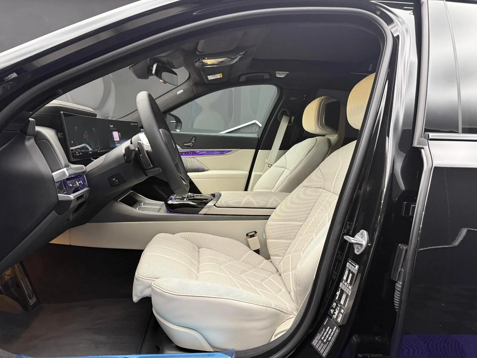2026 BMW 740d xDrive, 8/30
