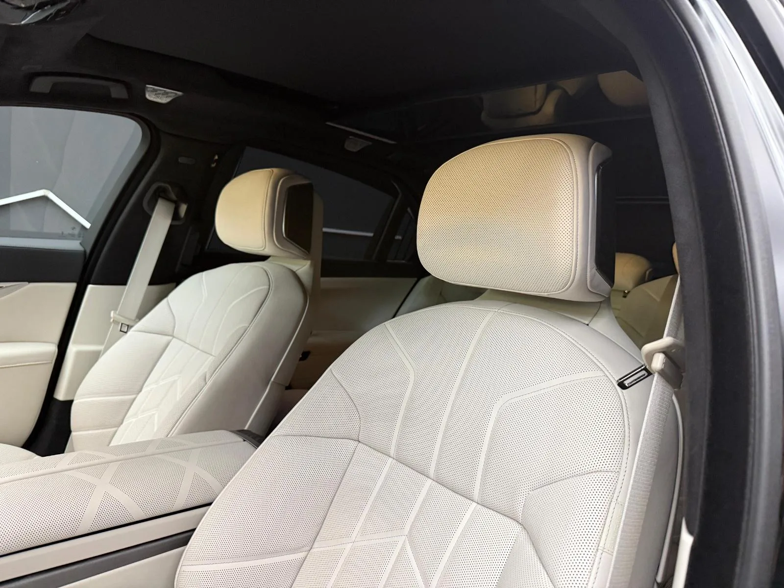 2026 BMW 740d xDrive, 9/30