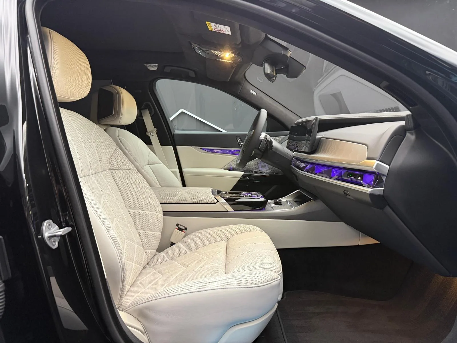2026 BMW 740d xDrive, 10/30