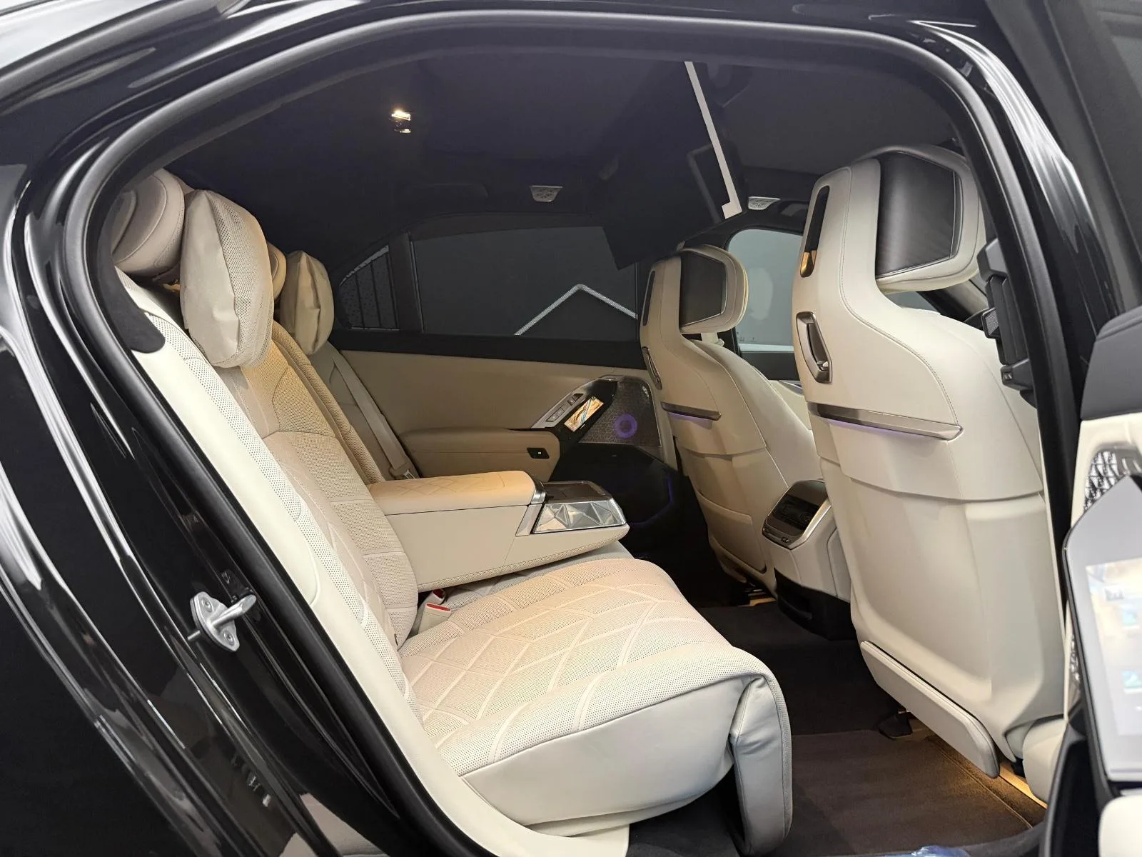 2026 BMW 740d xDrive, 16/30