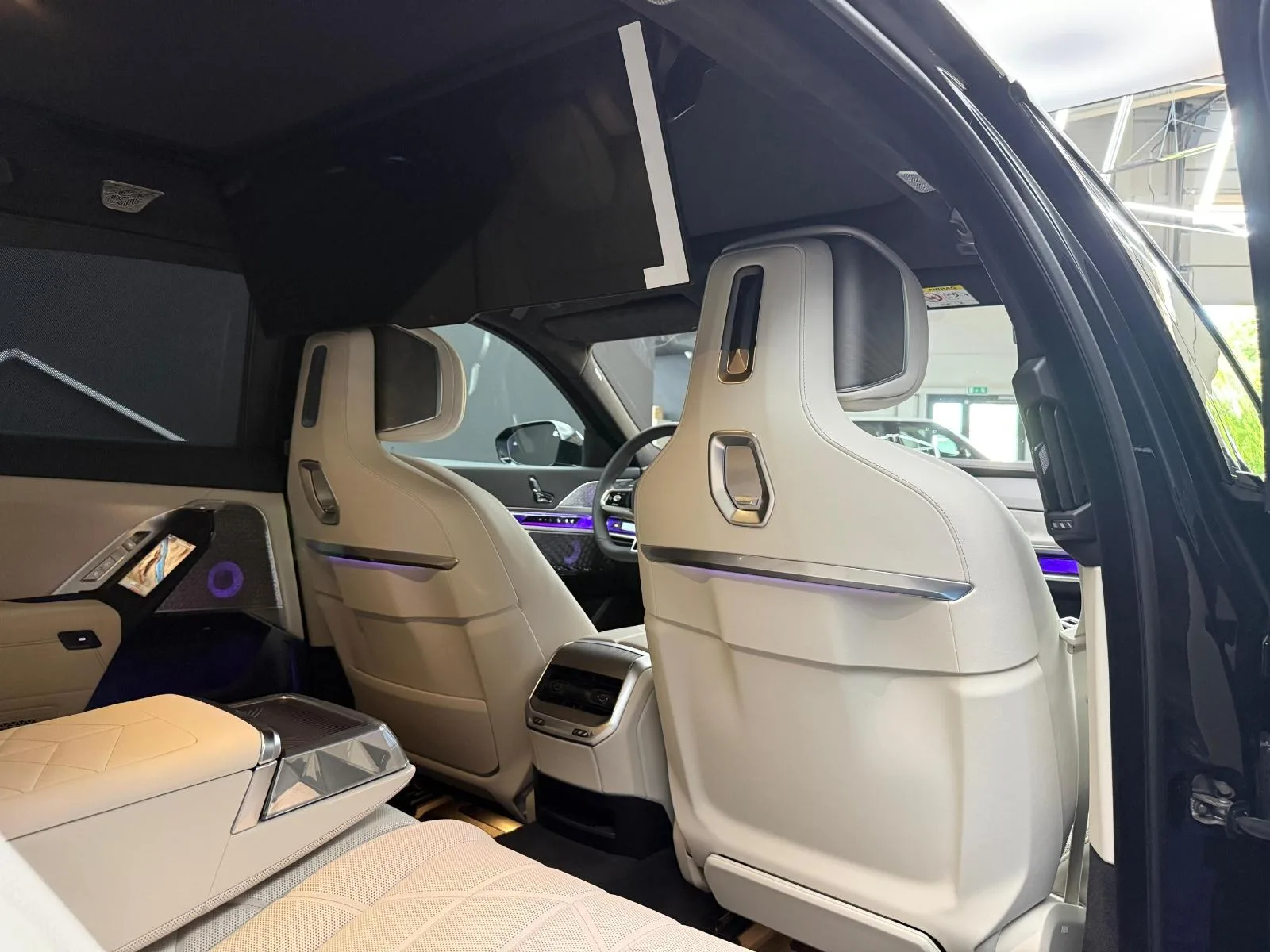 2026 BMW 740d xDrive, 18/30