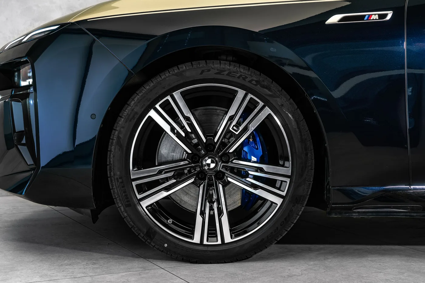 2026 BMW i7 xDrive60 M Sport, Individual proposée par un concessionnaire spécialisé à Ostrava, Tchéquie, photo 2 sur 15