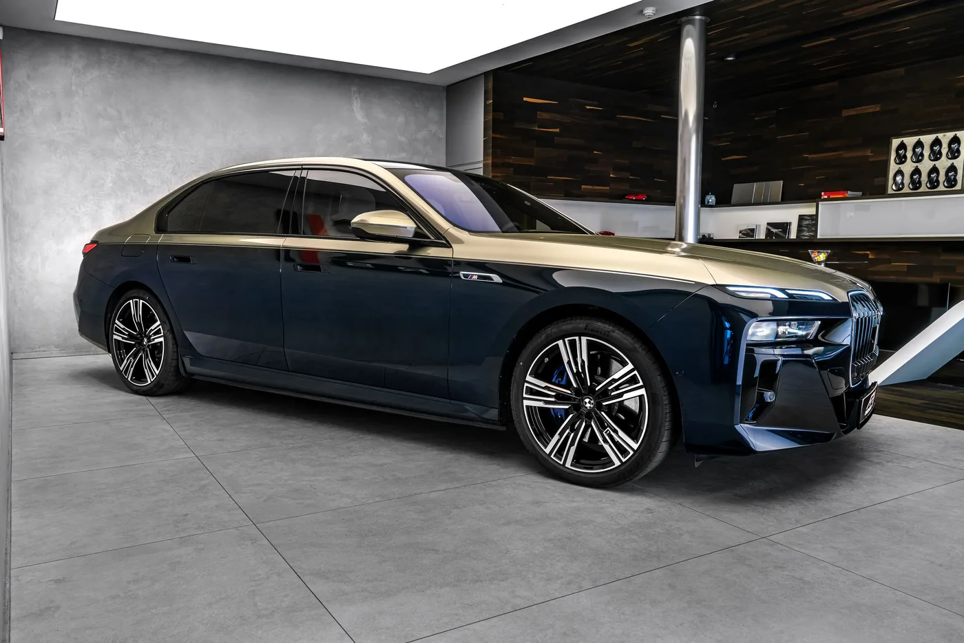 2026 BMW i7 xDrive60 M Sport, Individual proposée par un concessionnaire spécialisé à Ostrava, Tchéquie, photo 4 sur 15