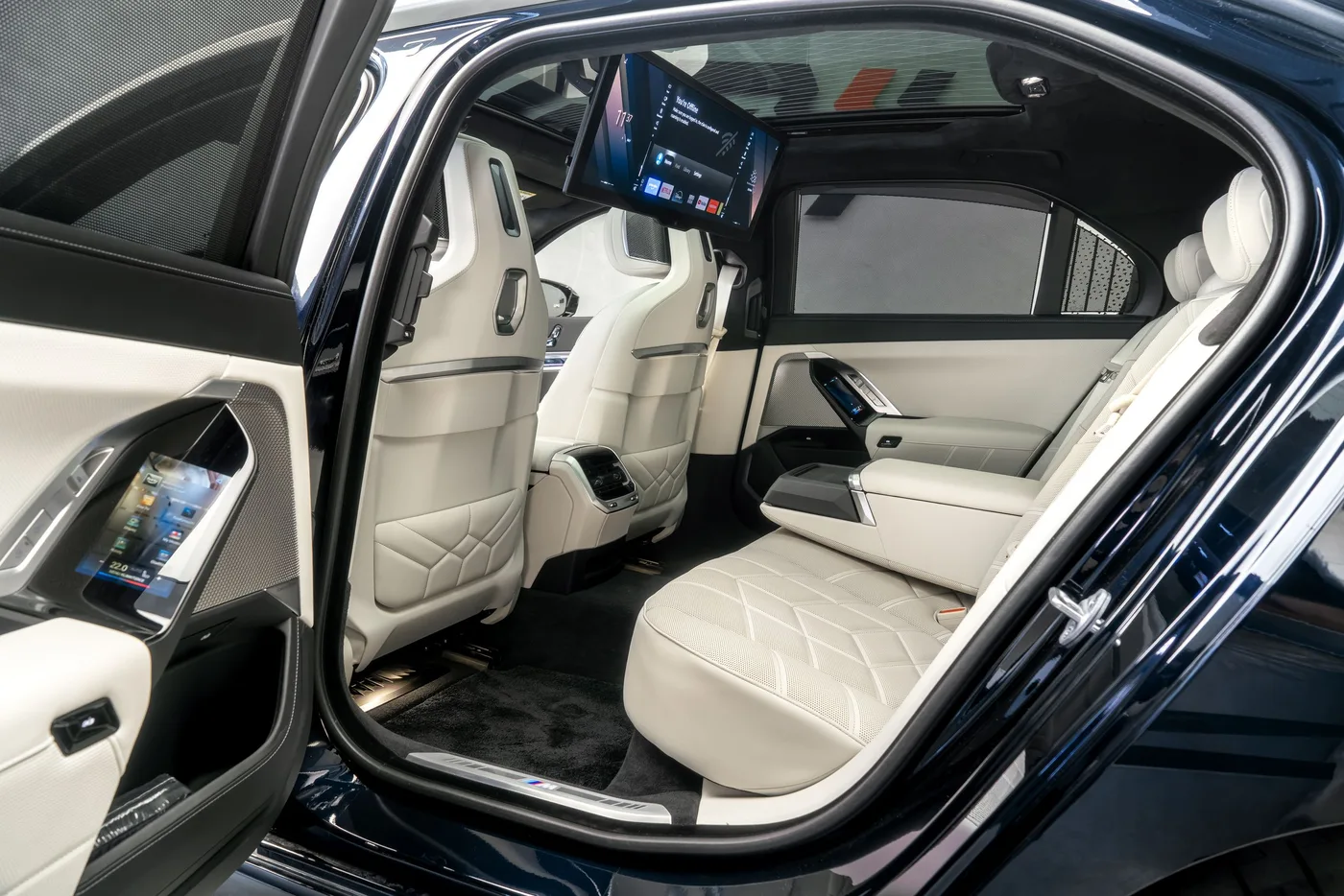 2026 BMW i7 xDrive60 M Sport, Individual proposée par un concessionnaire spécialisé à Ostrava, Tchéquie, photo 14 sur 15