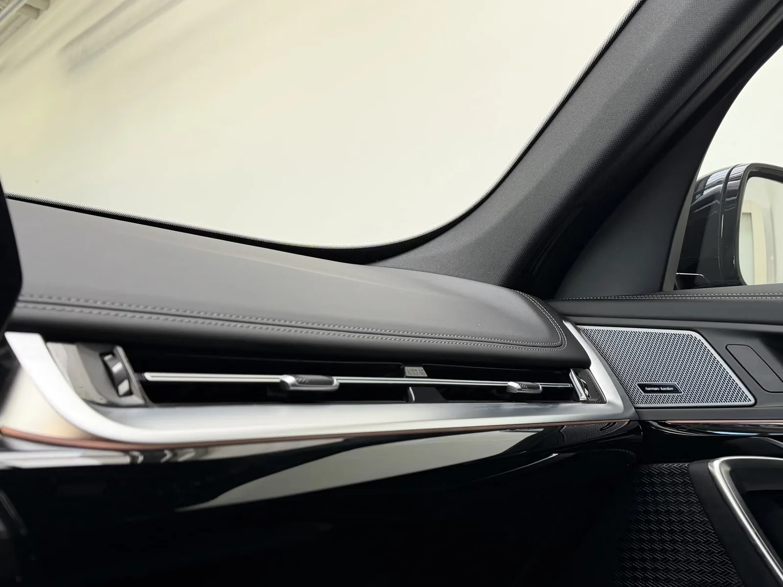 2026 BMW iX1 eDrive20 M Sport Pro, 10/30