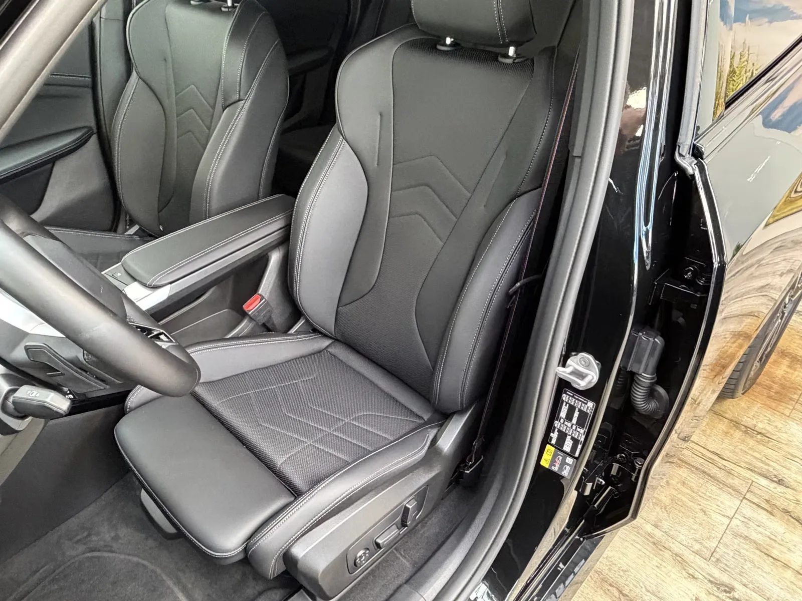 2026 BMW iX1 eDrive20 M Sport Pro, 12/30