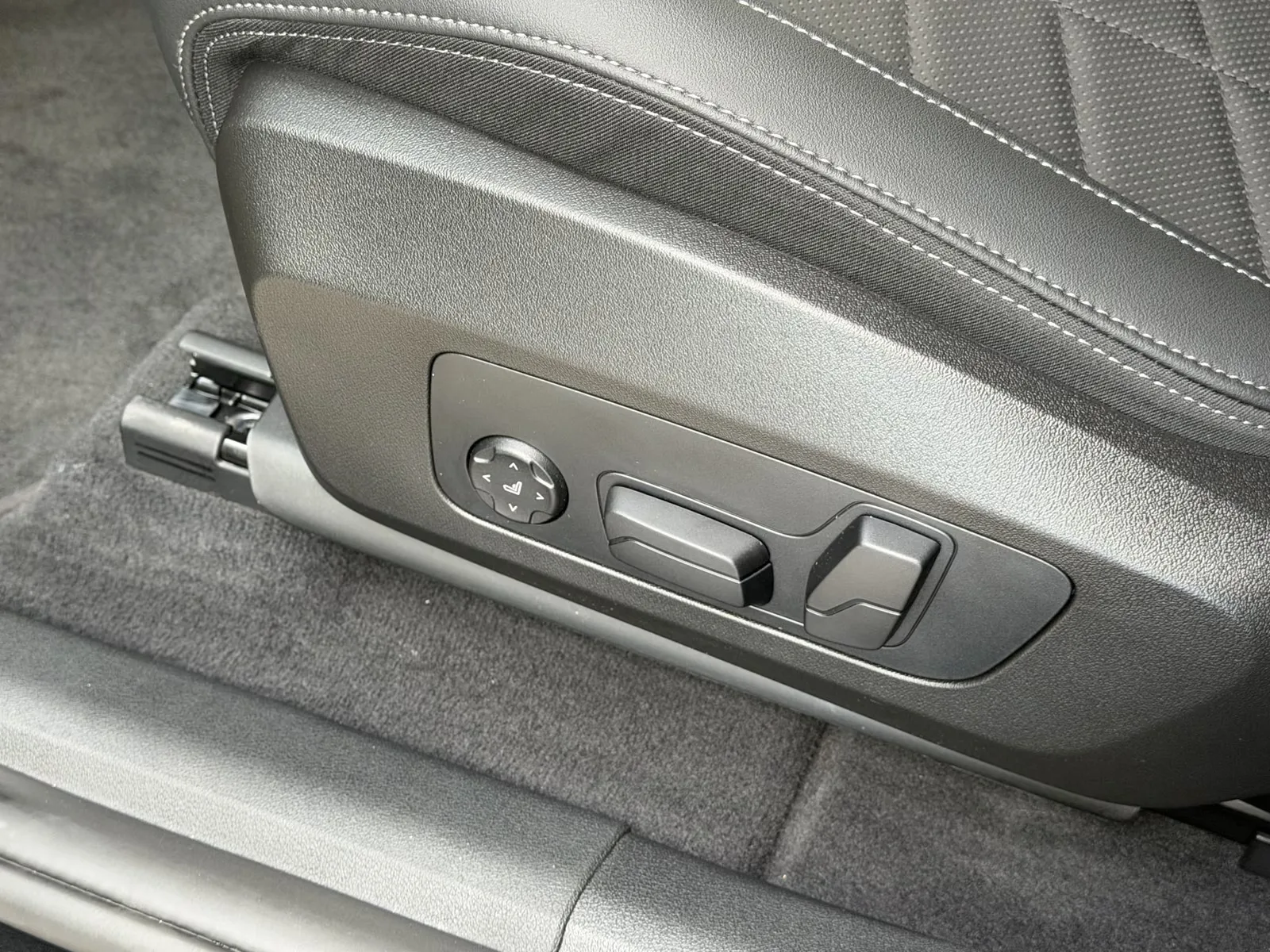 2026 BMW iX1 eDrive20 M Sport Pro, 13/30