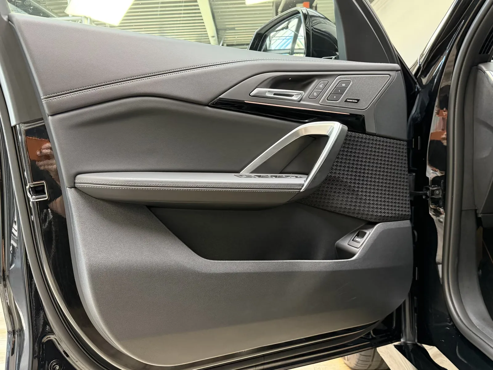2026 BMW iX1 eDrive20 M Sport Pro, 15/30