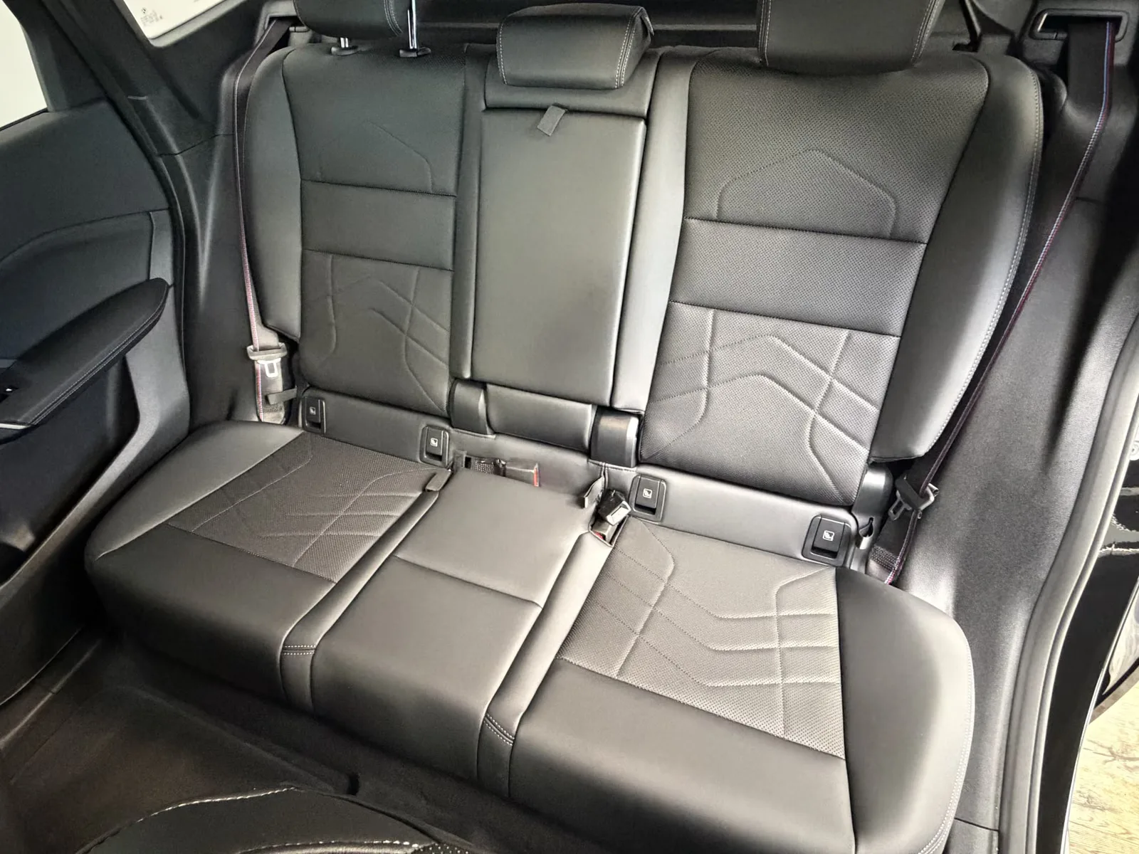 2026 BMW iX1 eDrive20 M Sport Pro, 16/30