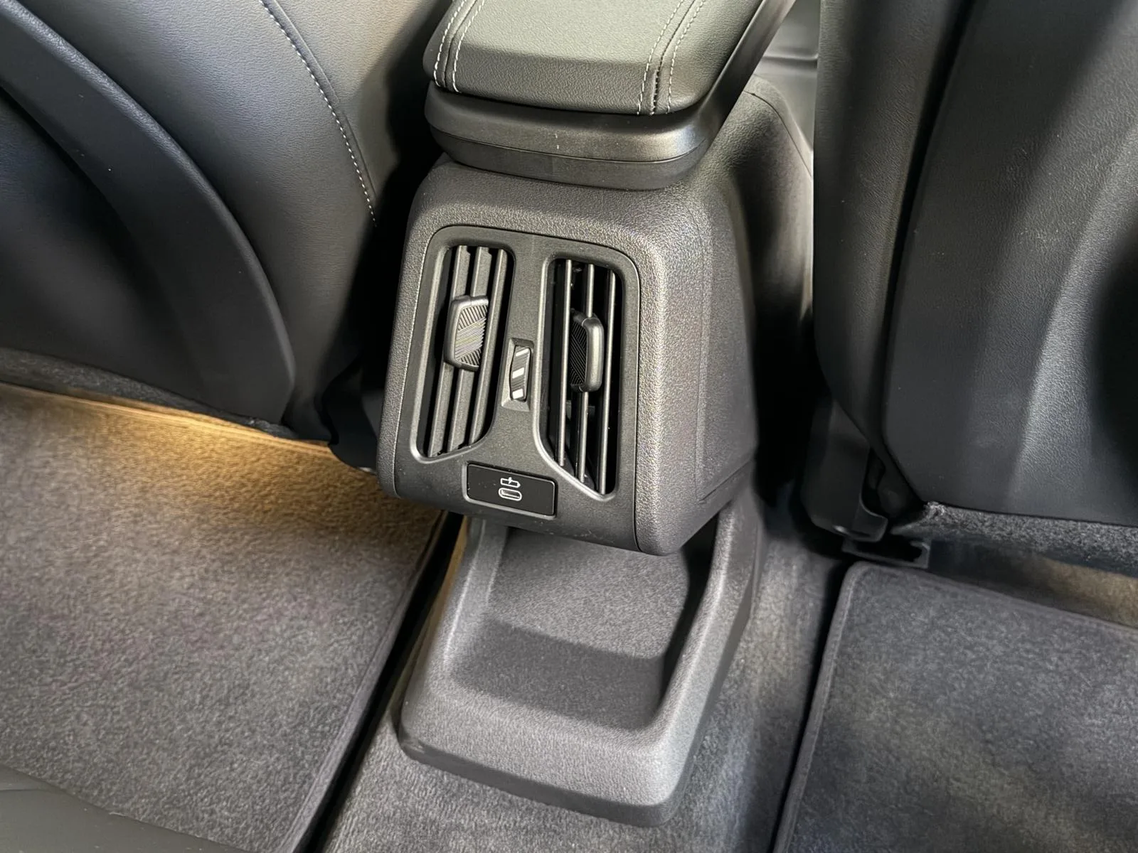 2026 BMW iX1 eDrive20 M Sport Pro, 25/30