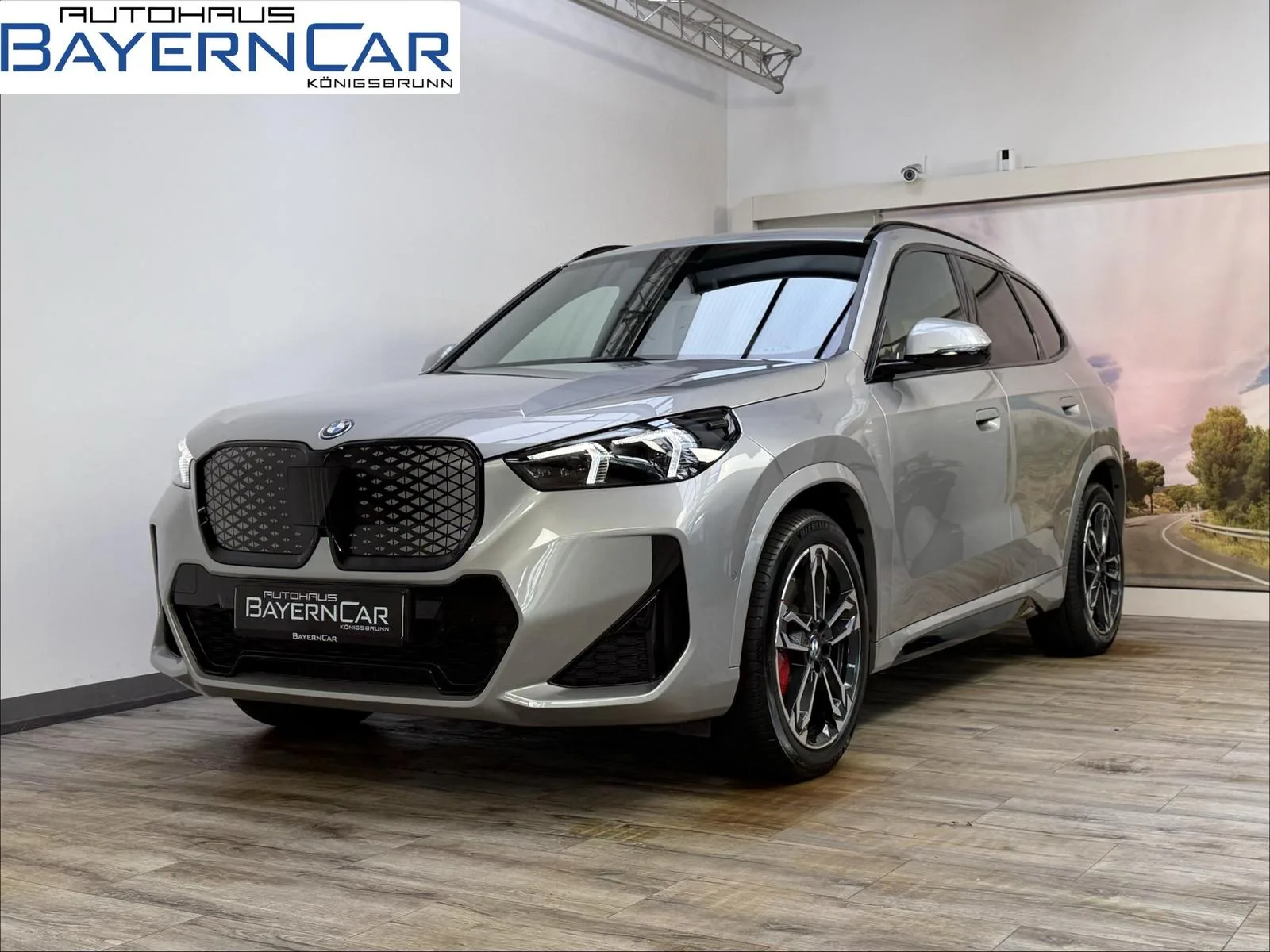 2026 BMW iX1 eDrive20 M Sport Pro angeboten von einem Fachhändler in Königsbrunn, Deutschland, Hauptfoto