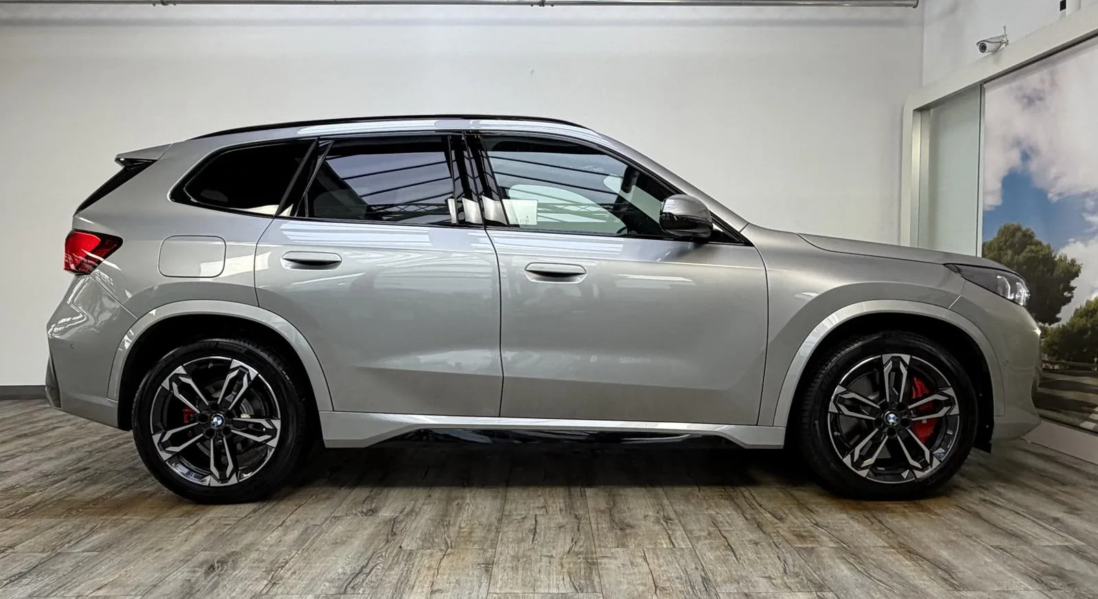 2026 BMW iX1 eDrive20 M Sport Pro, 4/30