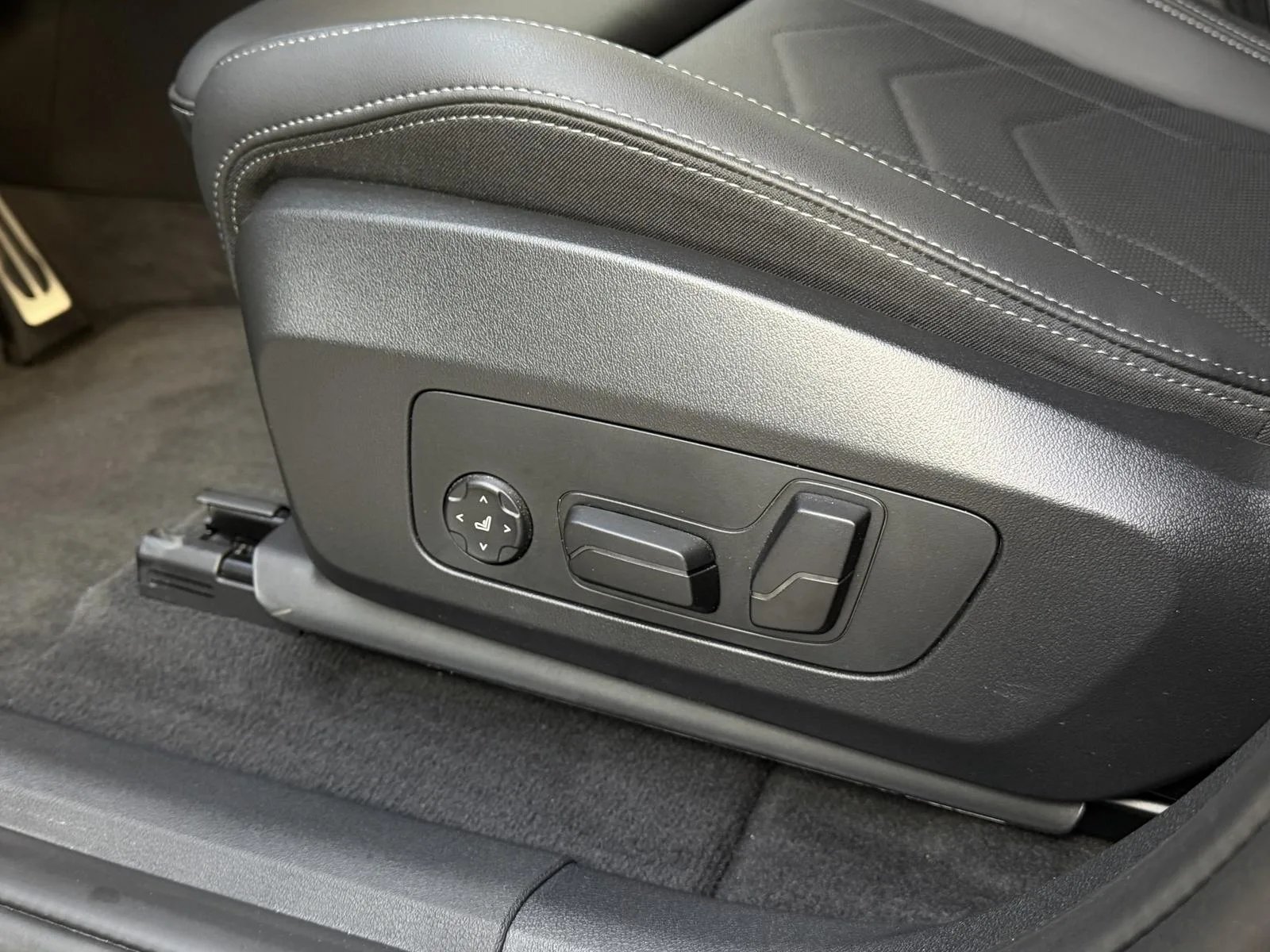2026 BMW iX1 eDrive20 M Sport Pro, 13/30
