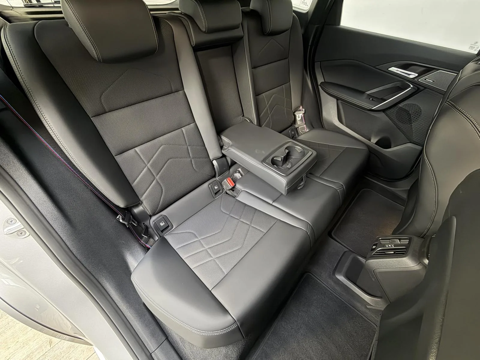 2026 BMW iX1 eDrive20 M Sport Pro, 24/30
