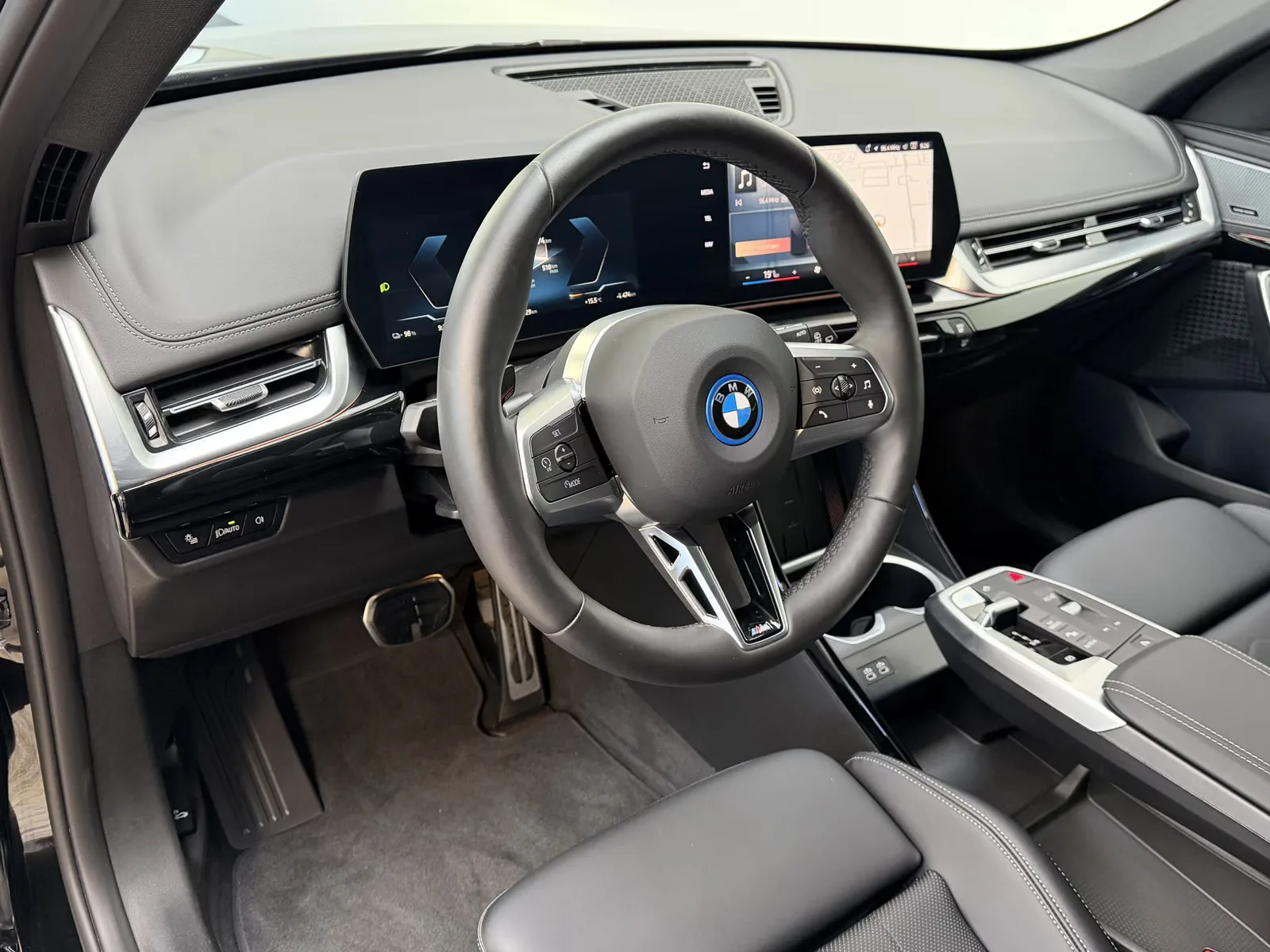 2026 BMW iX1 eDrive20 M Sport Pro, 7/30