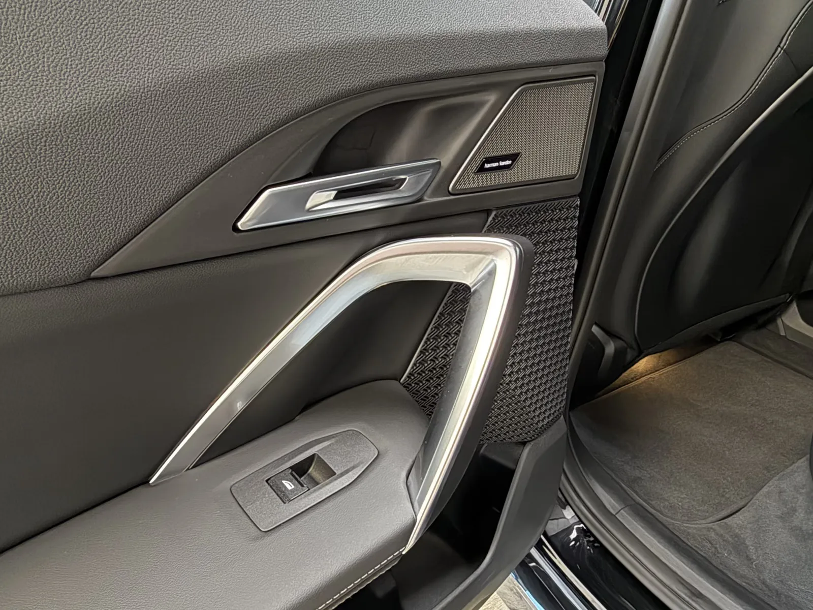 2026 BMW iX1 eDrive20 M Sport Pro, 18/30