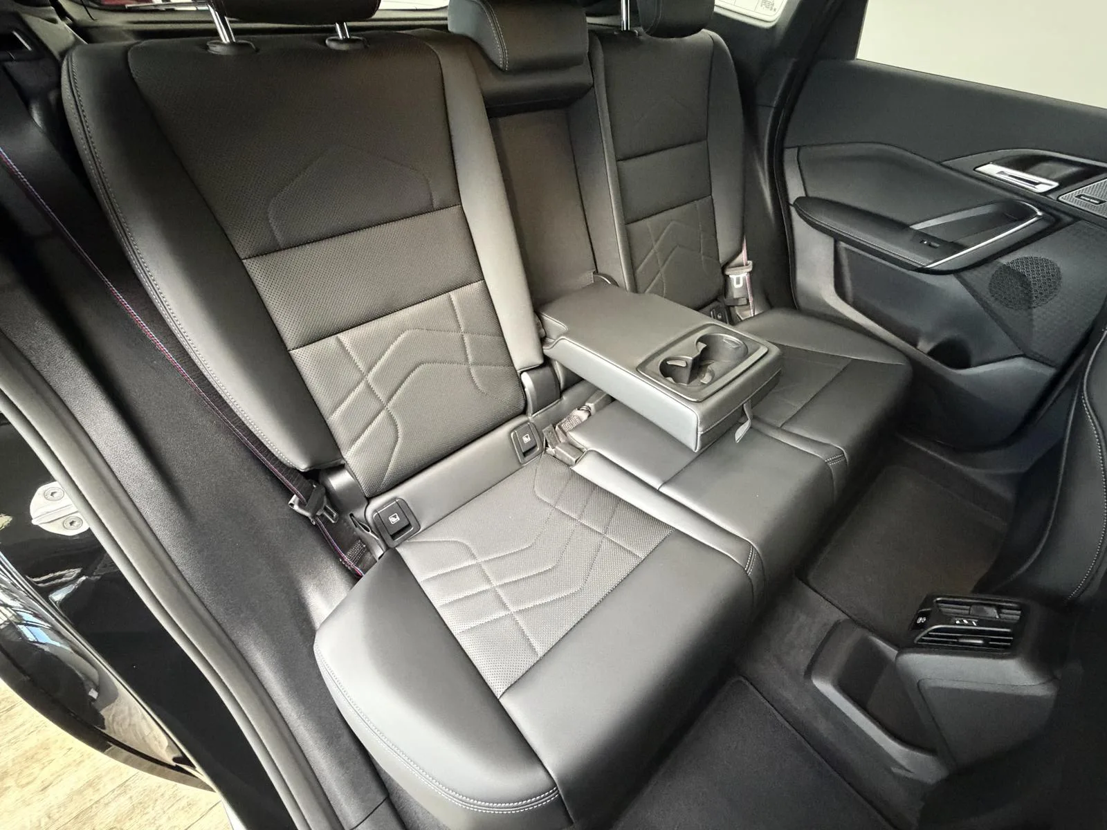 2026 BMW iX1 eDrive20 M Sport Pro, 23/30