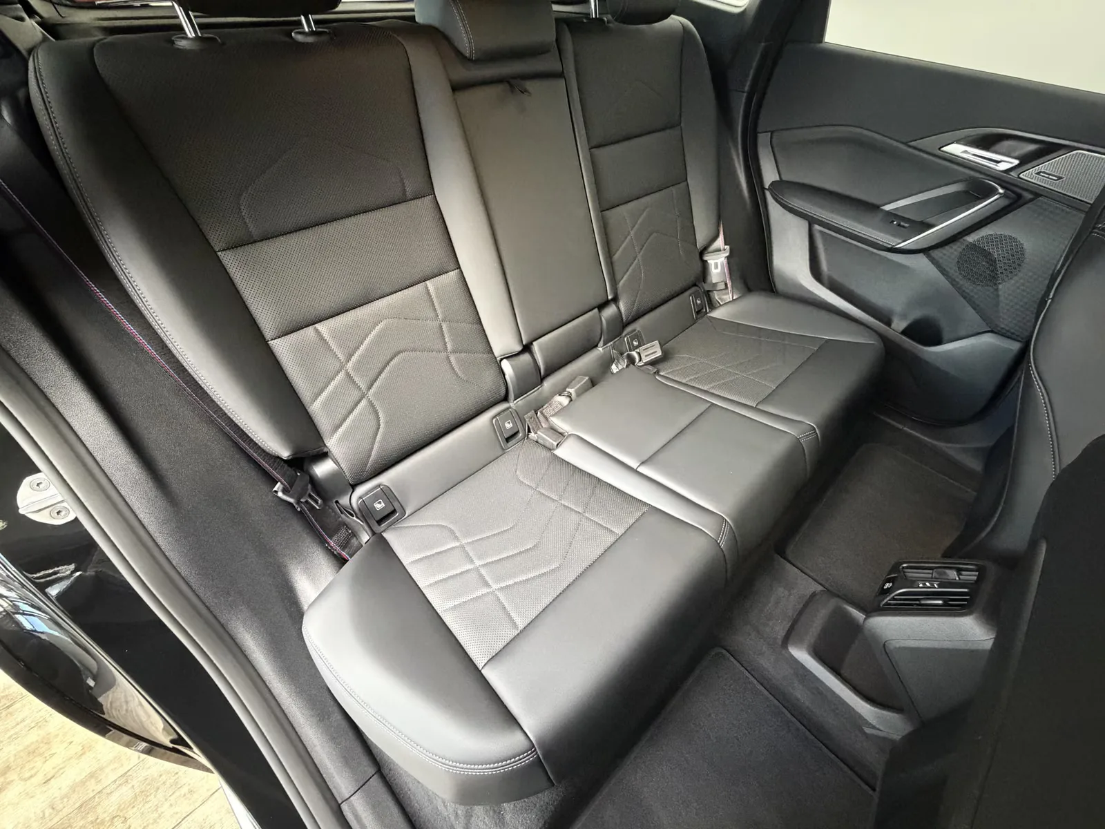 2026 BMW iX1 eDrive20 M Sport Pro, 24/30