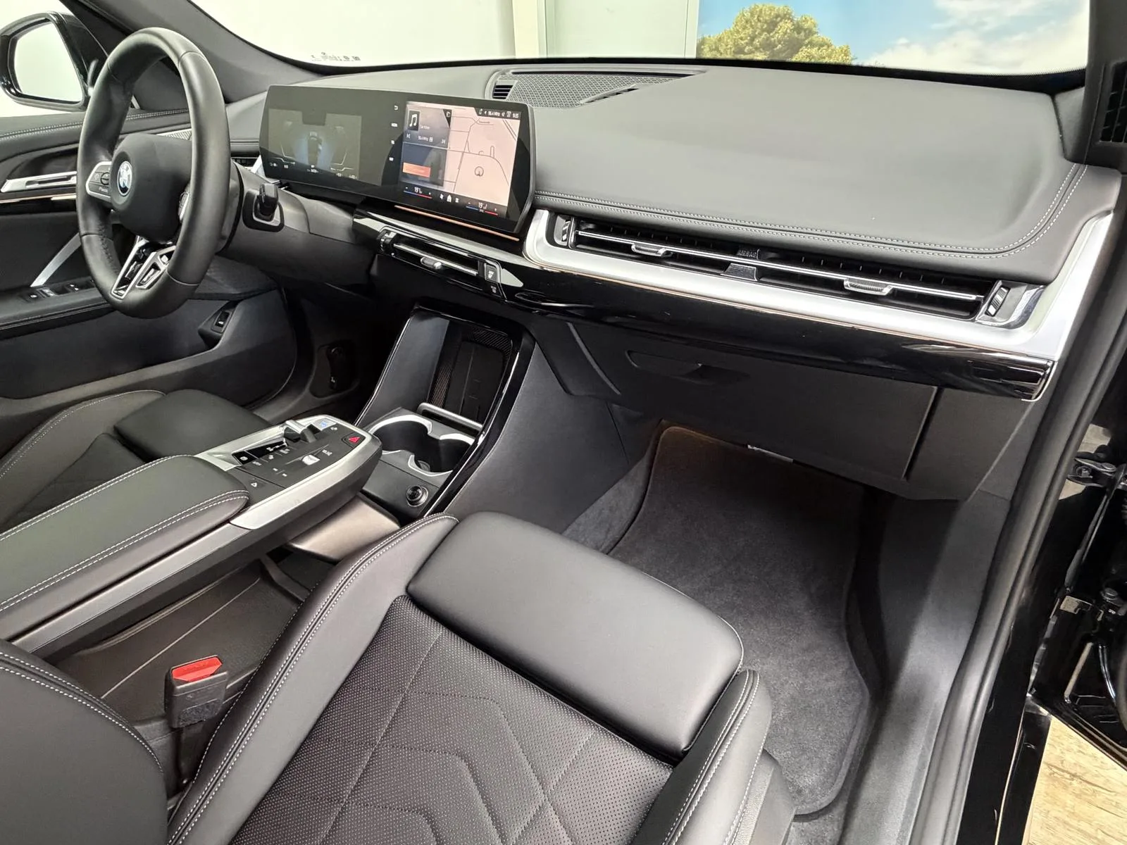 2026 BMW iX1 eDrive20 M Sport Pro, 28/30