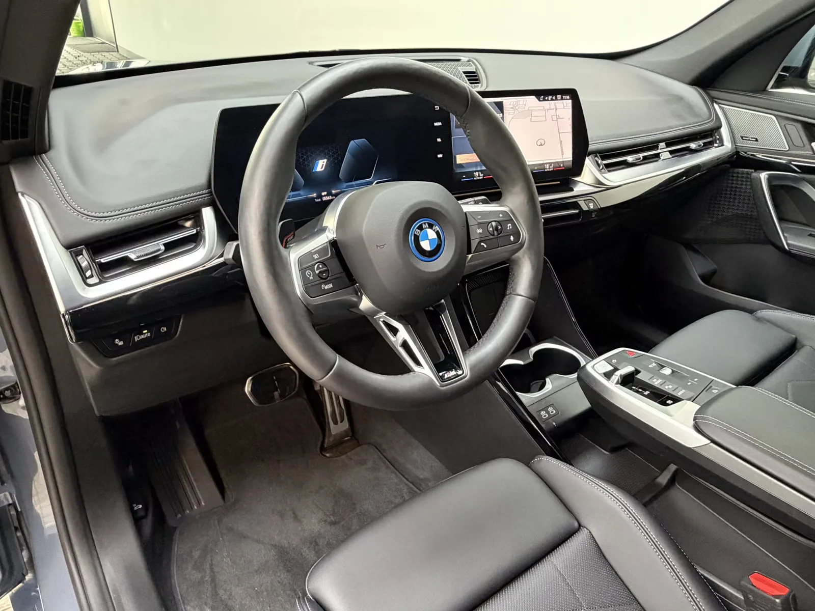 2026 BMW iX1 eDrive20 M Sport Pro, 7/30