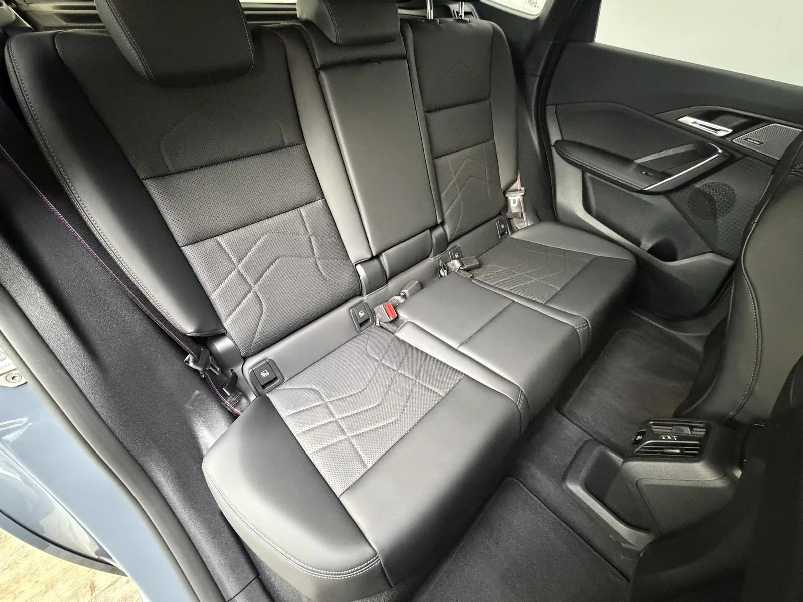 2026 BMW iX1 eDrive20 M Sport Pro, 25/30