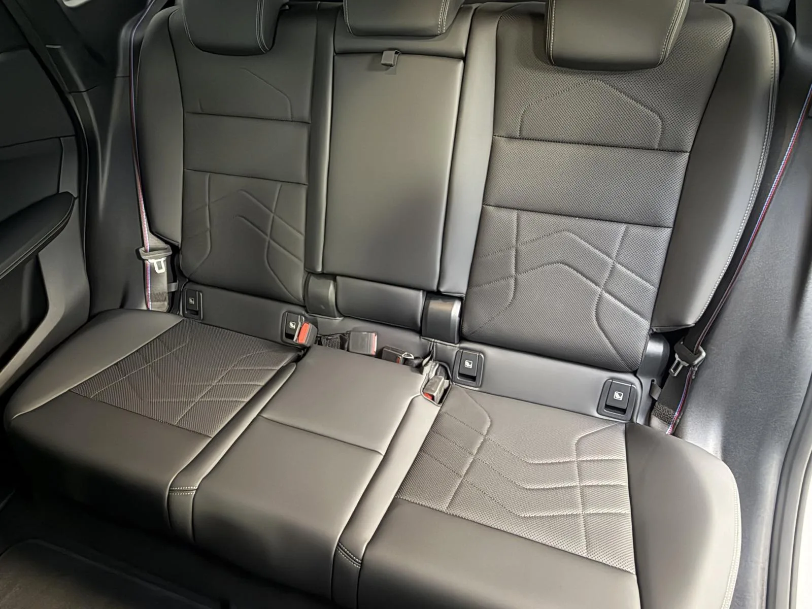 2026 BMW iX1 eDrive20 M Sport Pro, 16/30