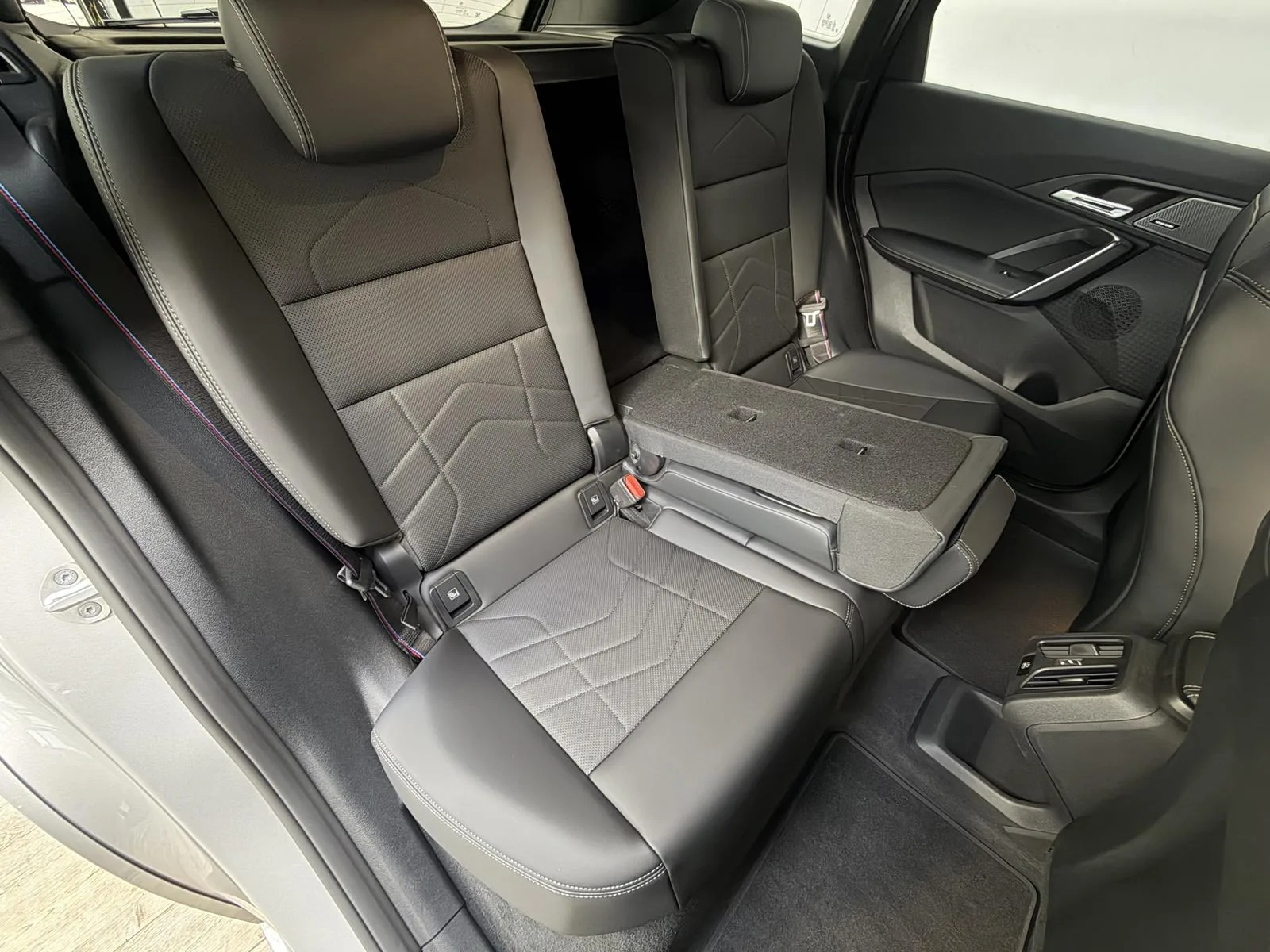 2026 BMW iX1 eDrive20 M Sport Pro, 23/30
