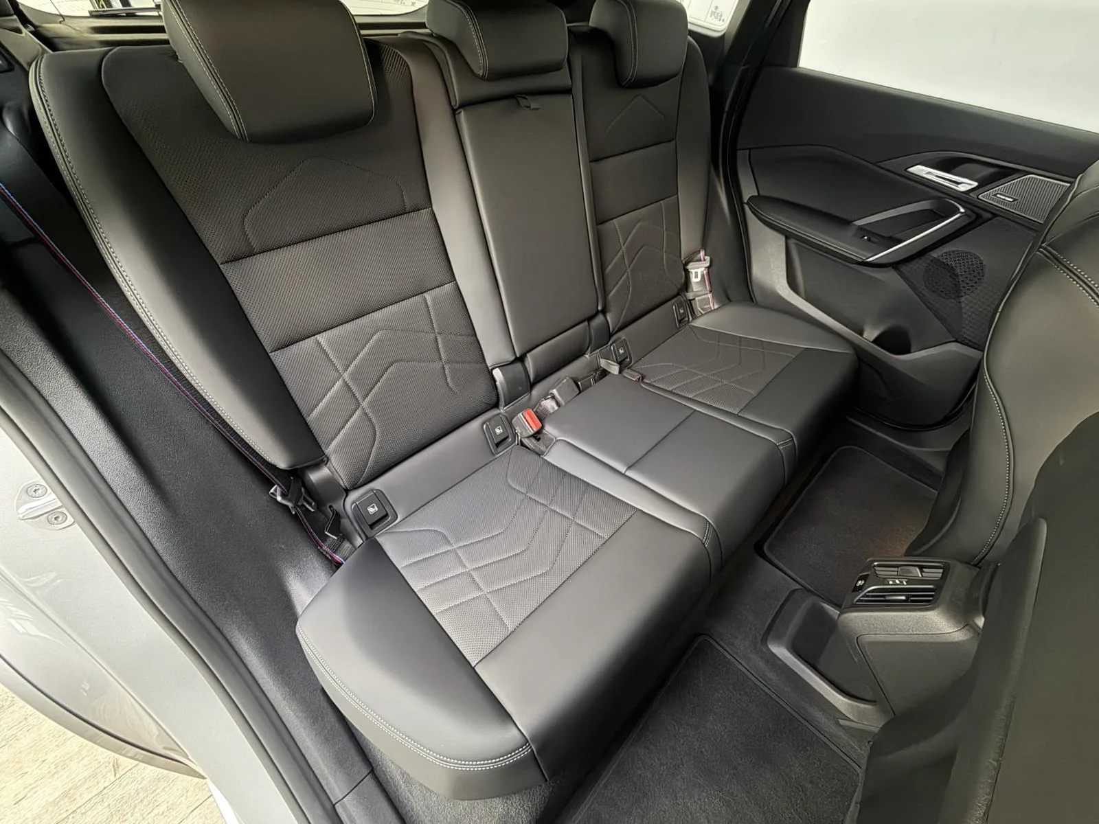 2026 BMW iX1 eDrive20 M Sport Pro, 25/30