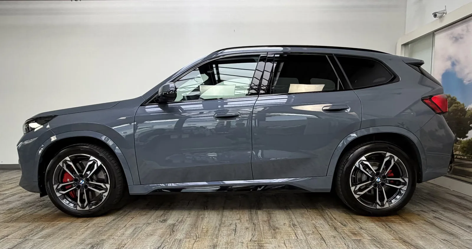 2026 BMW iX1 eDrive20 M Sport Pro, 3/30