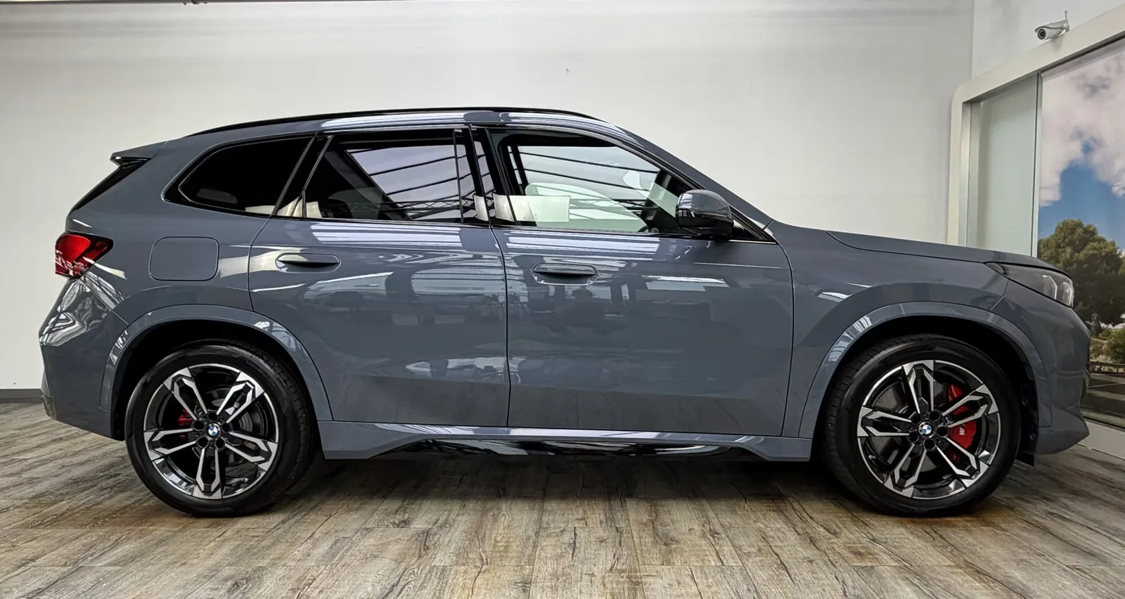 2026 BMW iX1 eDrive20 M Sport Pro, 4/30
