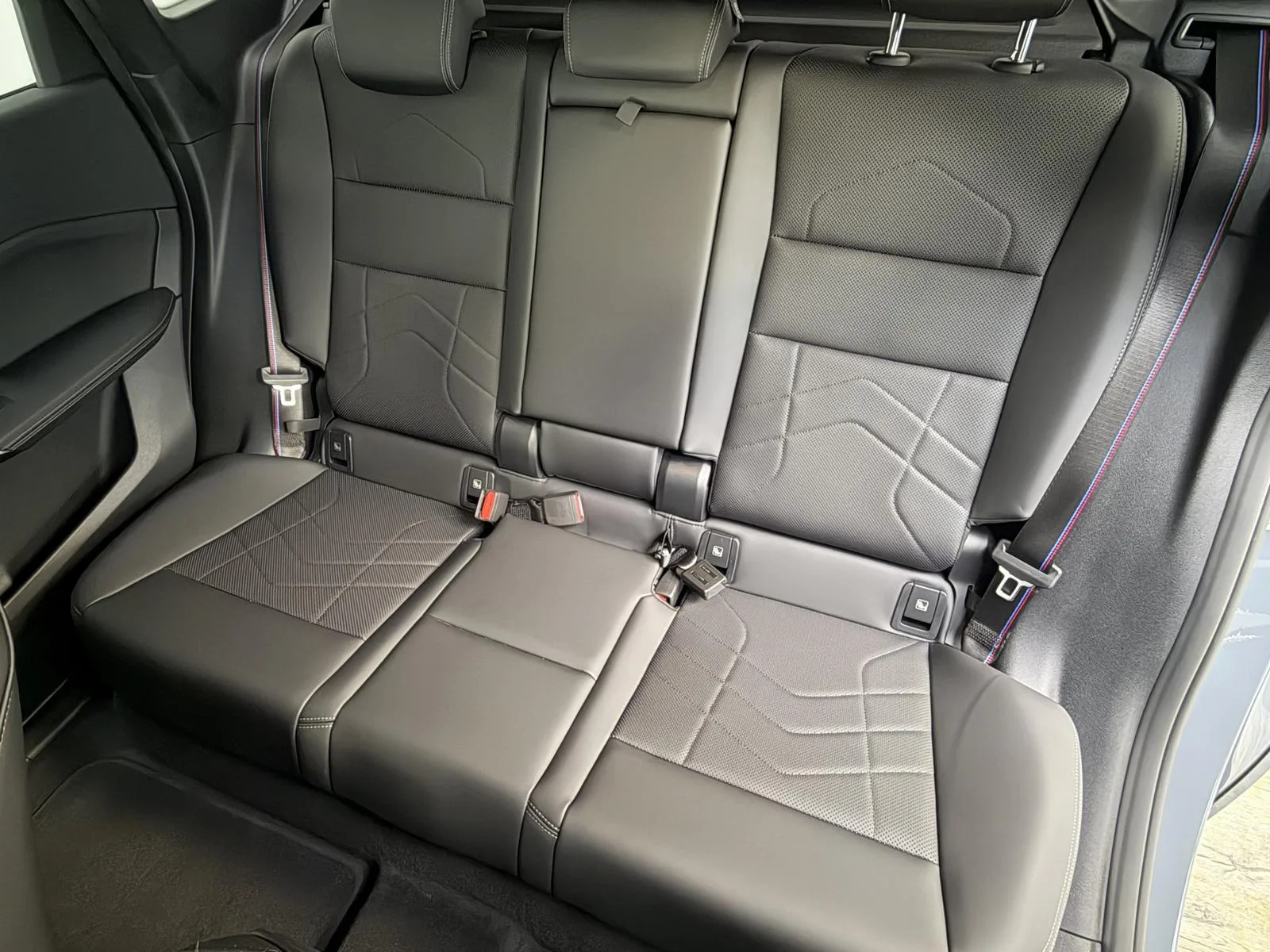 2026 BMW iX1 eDrive20 M Sport Pro, 16/30