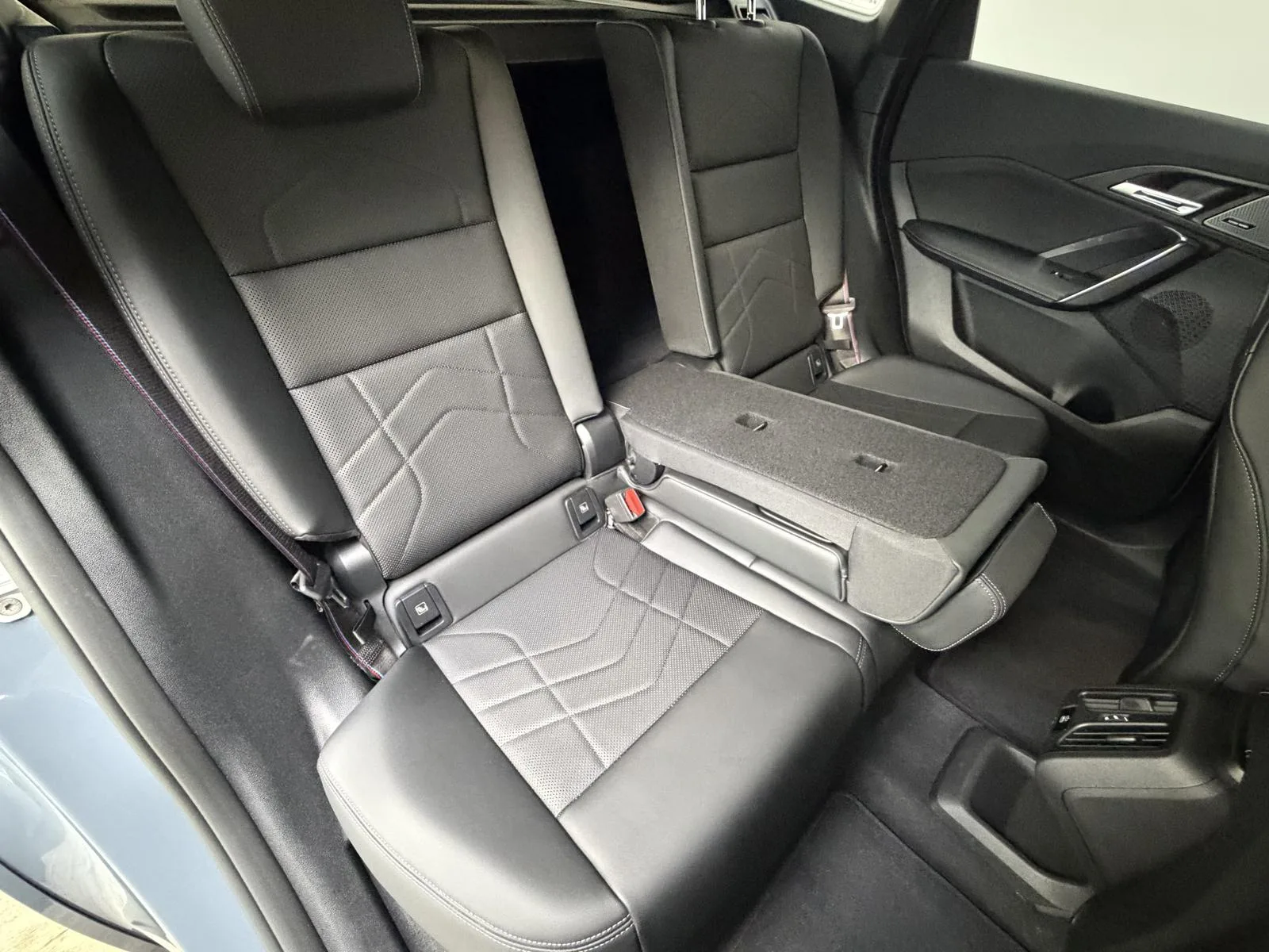 2026 BMW iX1 eDrive20 M Sport Pro, 23/30