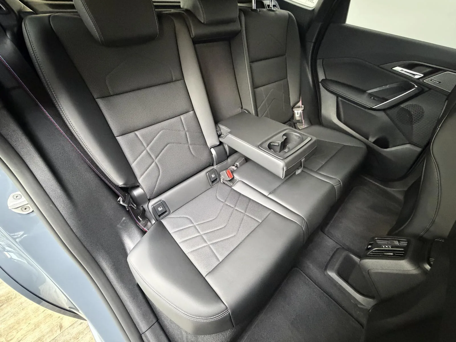 2026 BMW iX1 eDrive20 M Sport Pro, 24/30