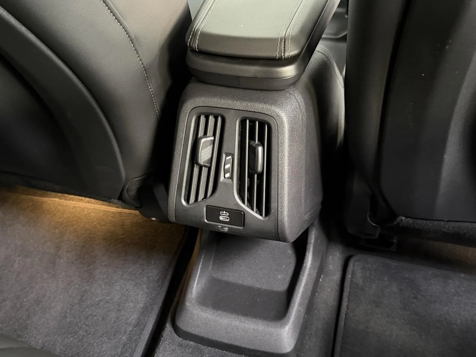 2026 BMW iX1 eDrive20 M Sport Pro, 26/30