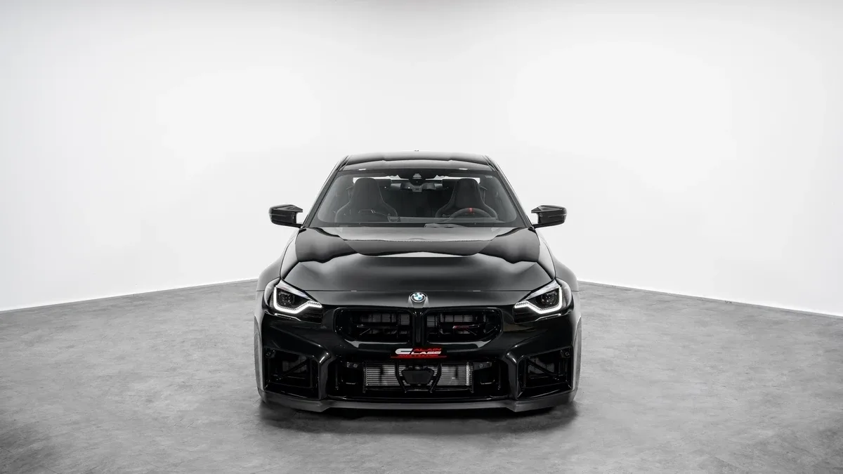 2026 BMW M2 CS angeboten von einem Fachhändler in Dubai, Vereinigte Arabische Emirate, Hauptfoto