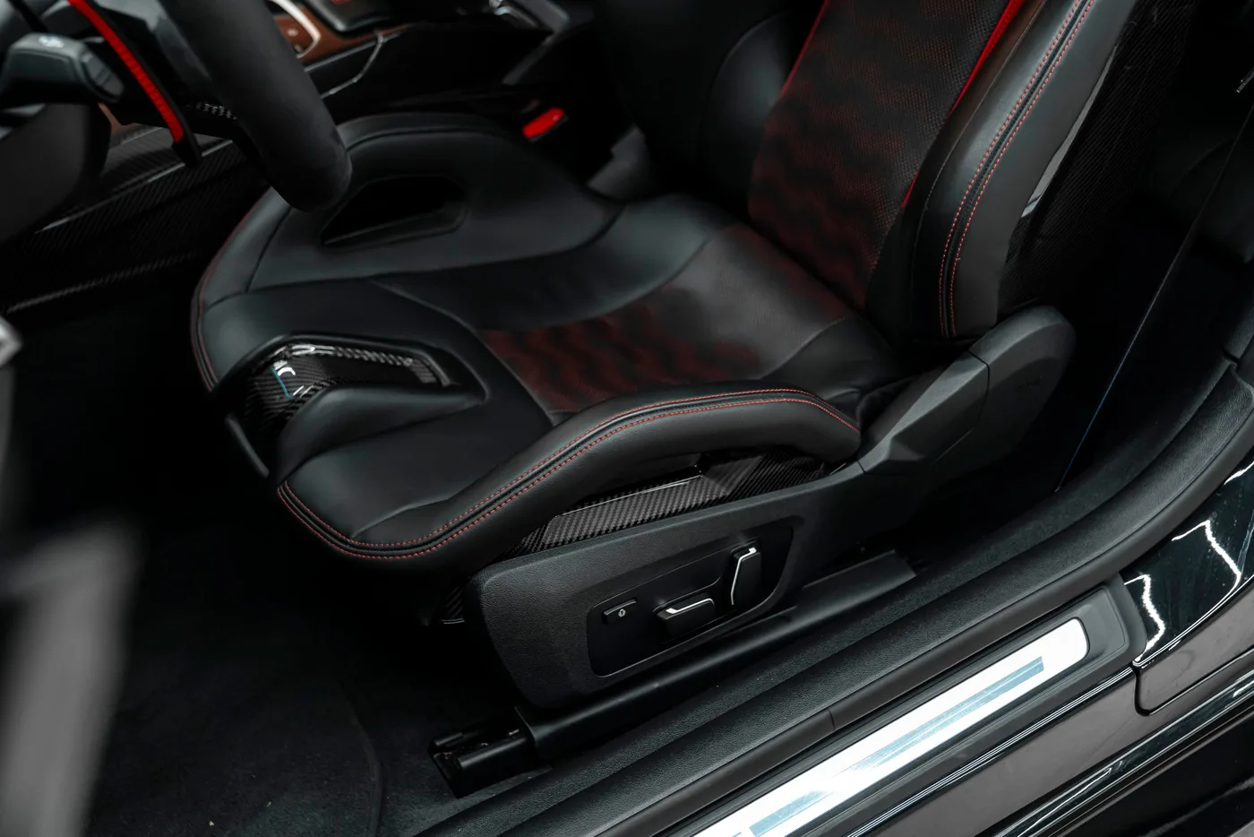 2026 BMW M4 CS angeboten von einem Fachhändler in Bratislava, Slowakei, Foto 9 von 24