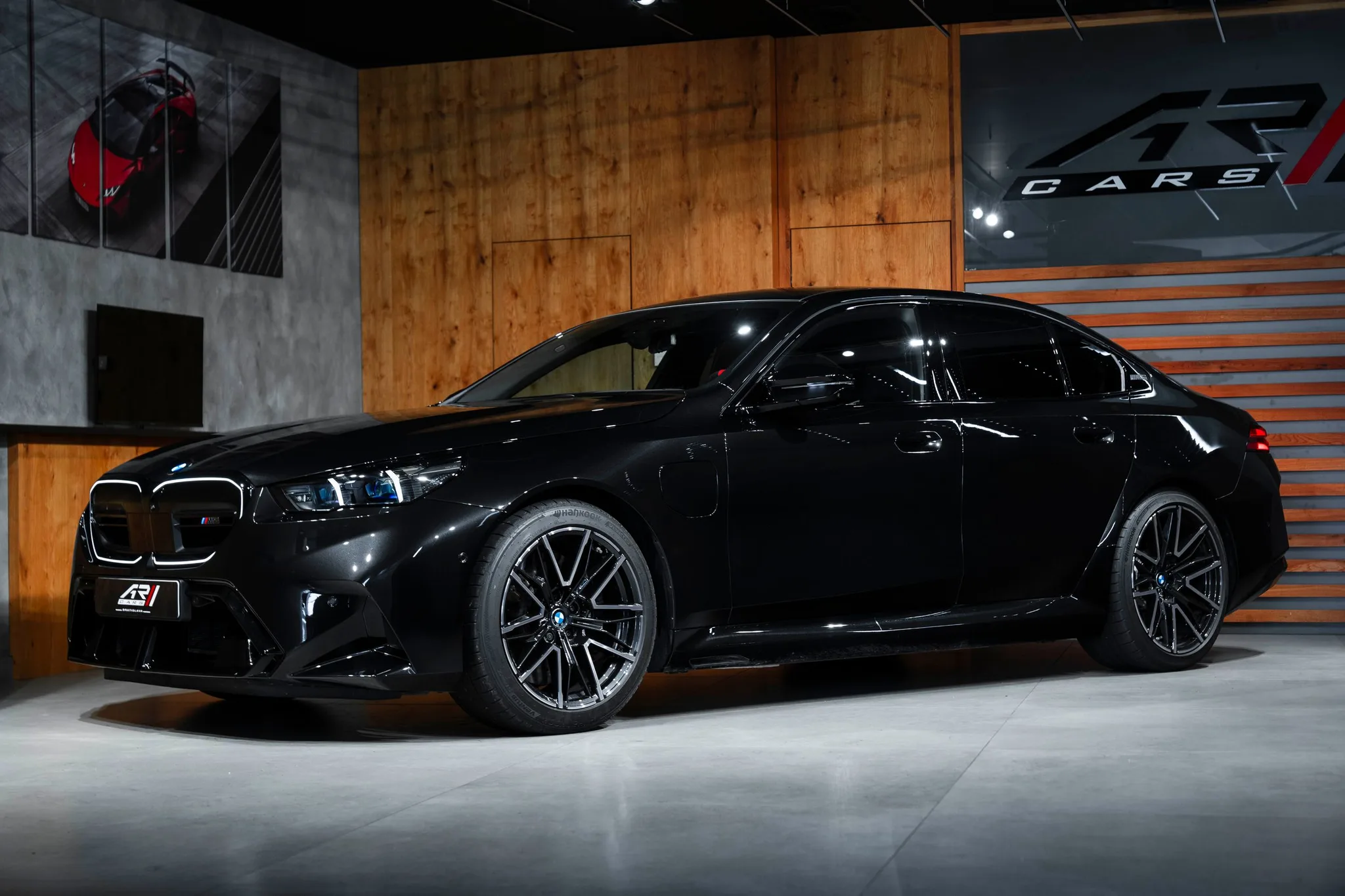 2026 BMW M5 angeboten von einem Fachhändler in Bratislava, Slowakei, Hauptfoto