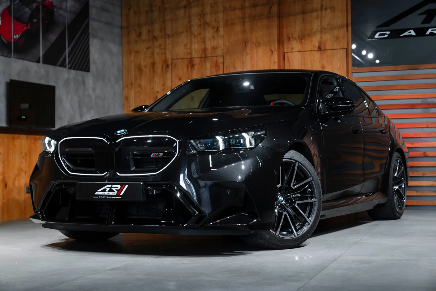 2026 BMW M5 angeboten von einem Fachhändler in Bratislava, Slowakei, Foto 3 von 15