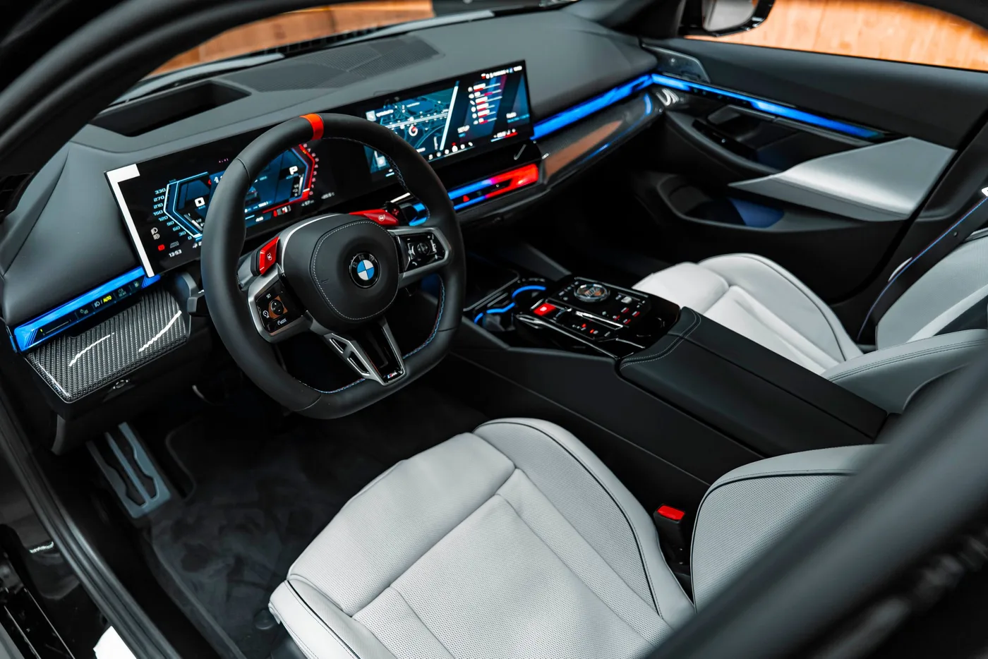 2026 BMW M5 angeboten von einem Fachhändler in Bratislava, Slowakei, Foto 8 von 15