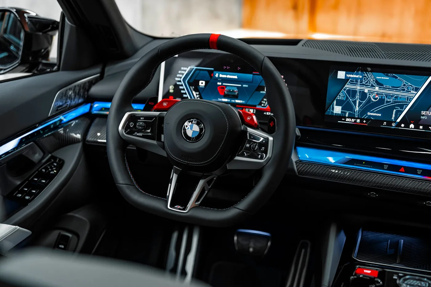 2026 BMW M5 angeboten von einem Fachhändler in Bratislava, Slowakei, Foto 11 von 15