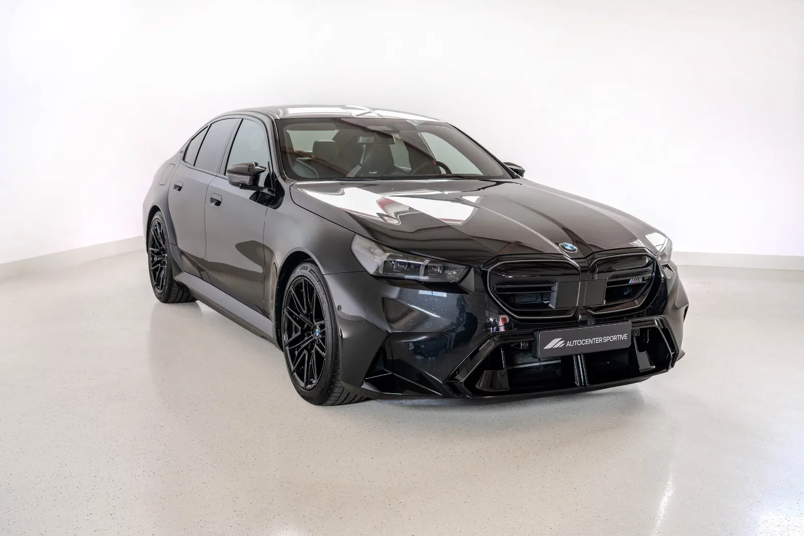 2026 BMW M5 angeboten von einem Fachhändler in Bad Schussenried, Deutschland, Hauptfoto