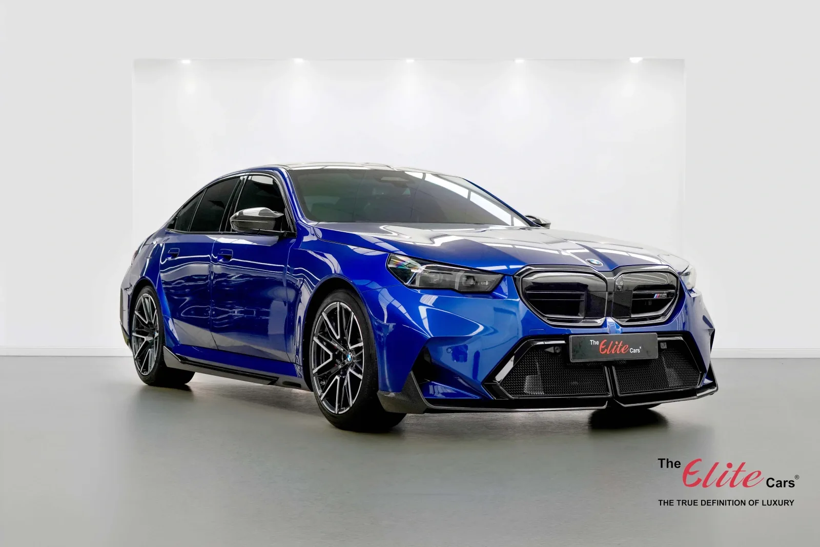 2026 BMW M5 angeboten von einem Fachhändler in Dubai, Vereinigte Arabische Emirate, Hauptfoto